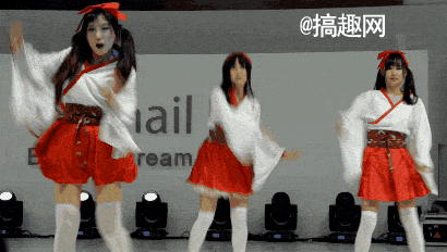 这里给大家带来的是蜗牛游戏展台上的六位小姐姐们的精彩表演: 再来给